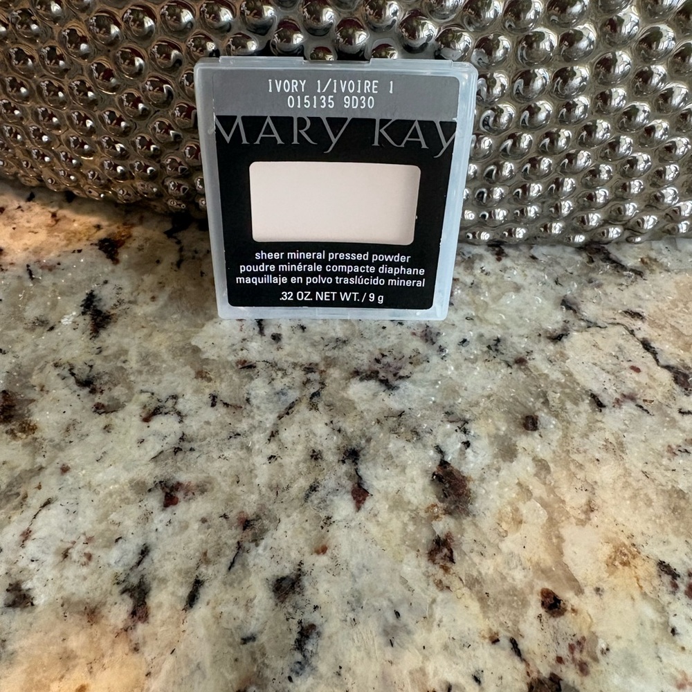 MK Sheer Mineral Pressed Powder - Ivory 1